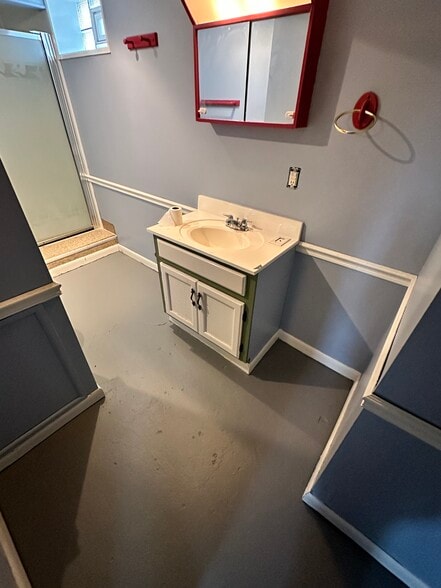 Basement bathroom - 1257 Hammel St