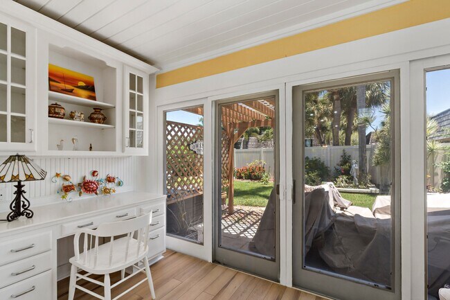 Building Photo - 470 9th Pl