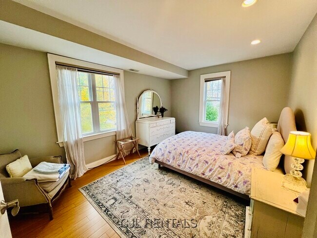 Building Photo - 150 Vassal Ln