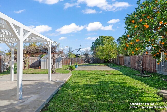 Building Photo - 8370 Parish Way