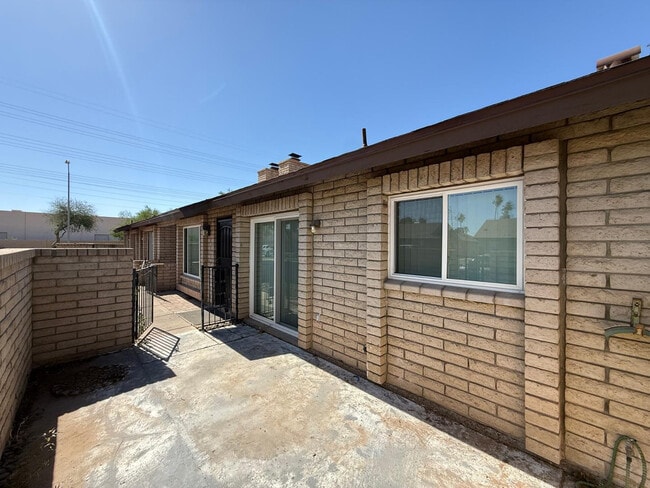Building Photo - 126 W Loma Vista Dr