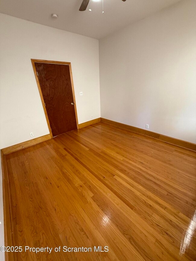 Building Photo - 1012 N Webster Ave