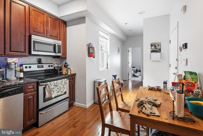 Building Photo - 2024 N Carlisle St