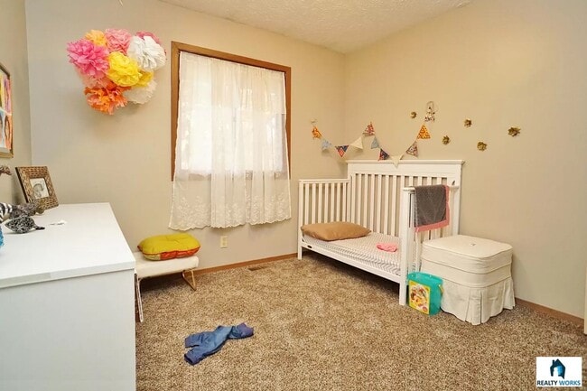 Building Photo - 4 Bedroom House for Rent
