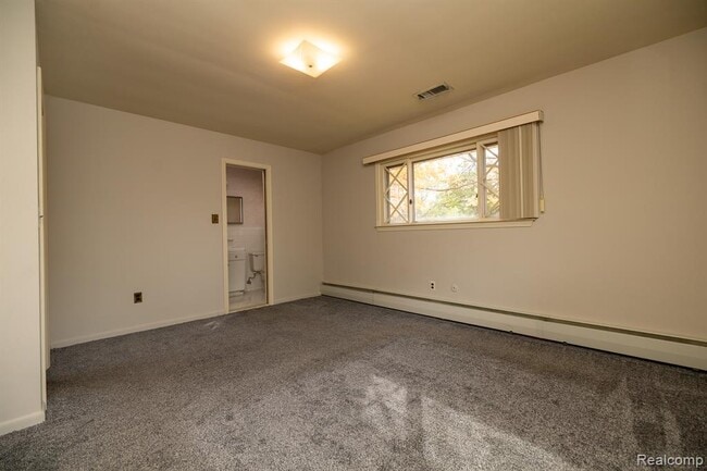 Building Photo - 851 Helston Rd