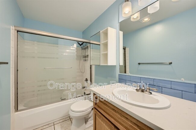 Building Photo - 7307 N Skyview PlaceAPT G202