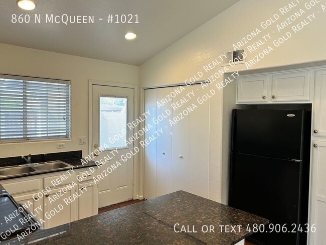 Building Photo - 860 N McQueen Rd
