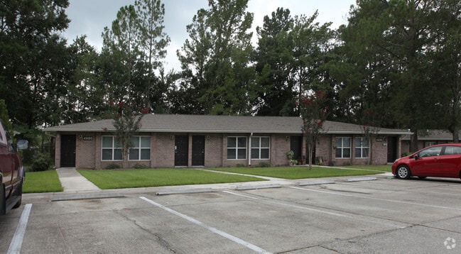 Building Photo - Pine Terrace I
