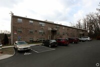 Building Photo - 16 Ivey Ln
