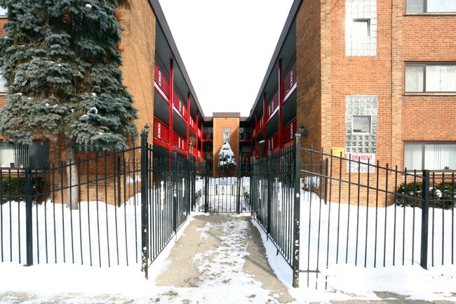 Building Photo - 3132-3138 W Carmen Ave