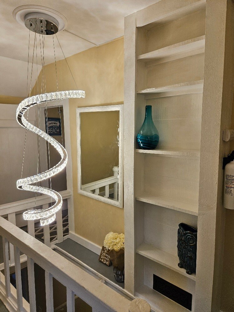 Building Photo - 301 Oakwood St