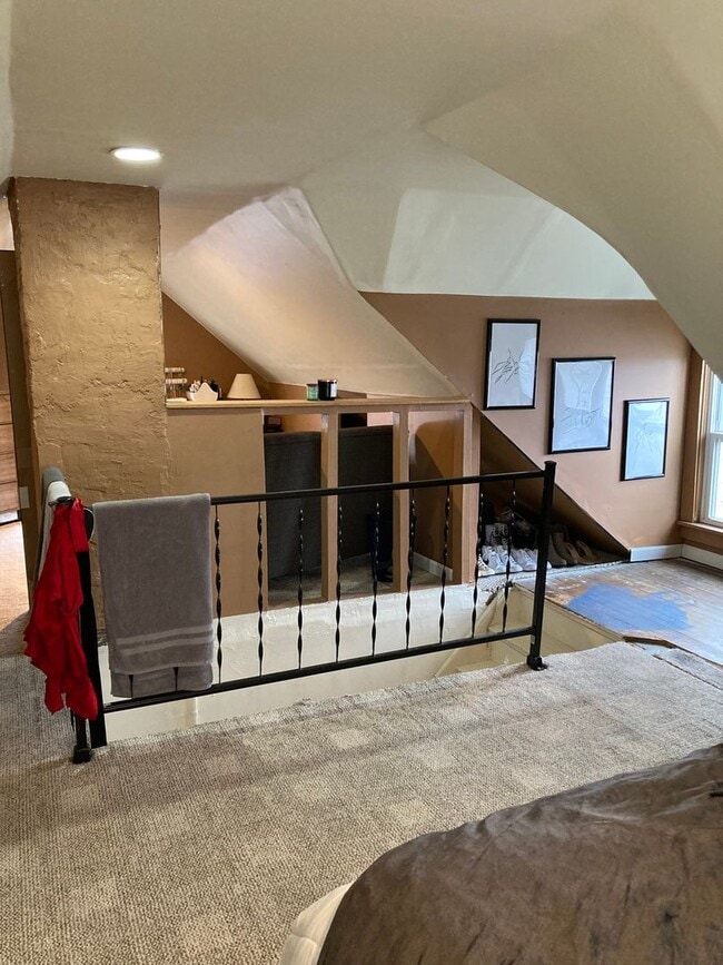 Building Photo - 3+ Bedroom / 2 Bath Single Family Home Ava...