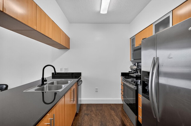 Building Photo - 1750 N Bayshore Dr