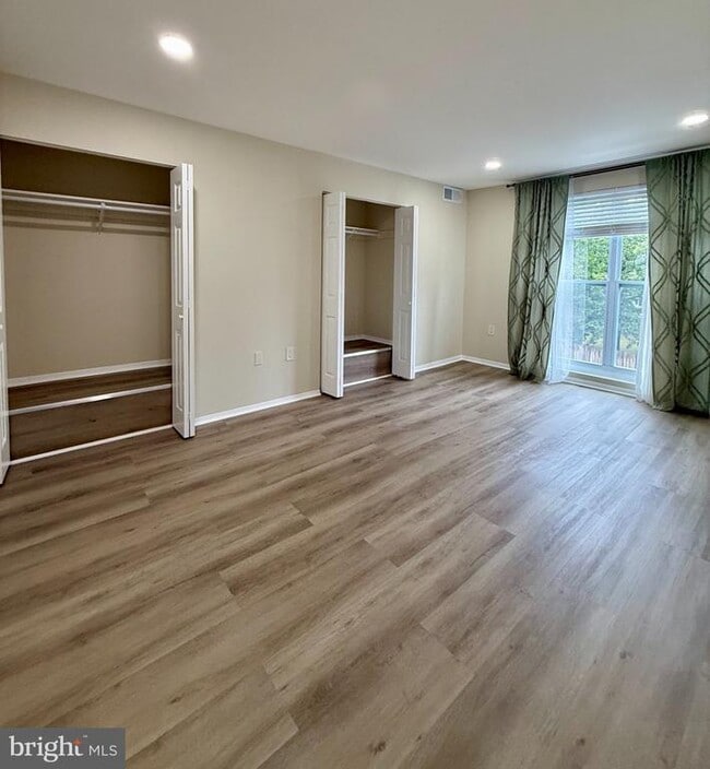 Building Photo - 5608 Bloomfield Dr
