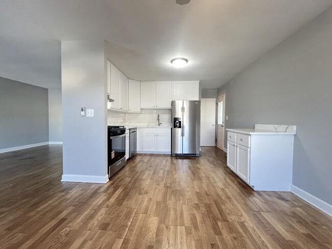 Building Photo - 1606 N Poplar Ave