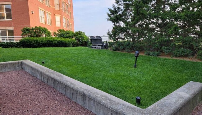 Building Photo - 333 W Mifflin St