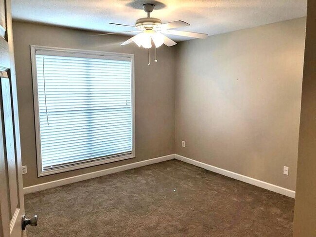 Building Photo - Spacious 3-Bedroom Home with Modern Amenities in Valdosta! Fenced in Backyard!