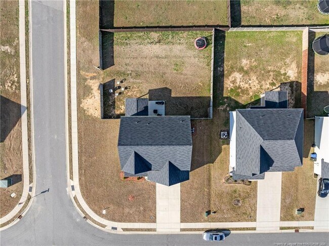 Building Photo - 4 Bedrooms 3 Bathrooms