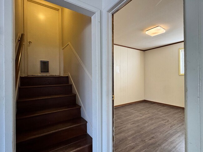 Building Photo - 2810 Roanoke Ln