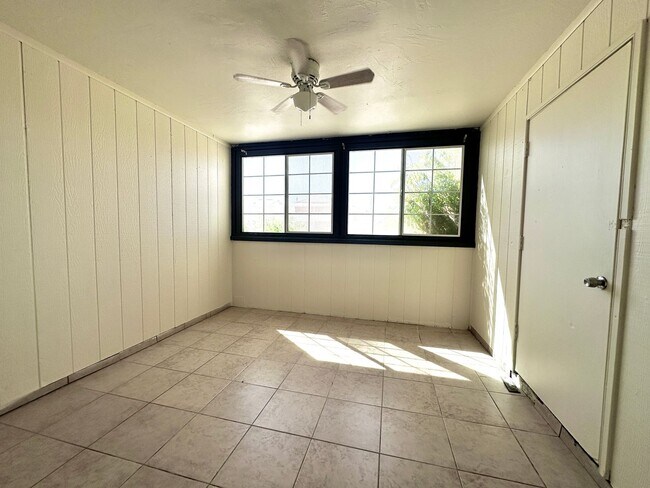 Building Photo - 1837 N Spring