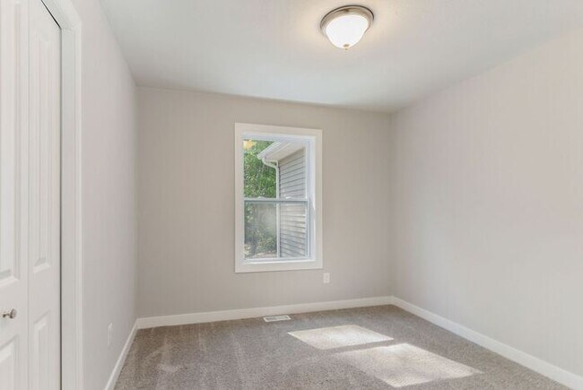 Building Photo - 1626 Carolyn Dr