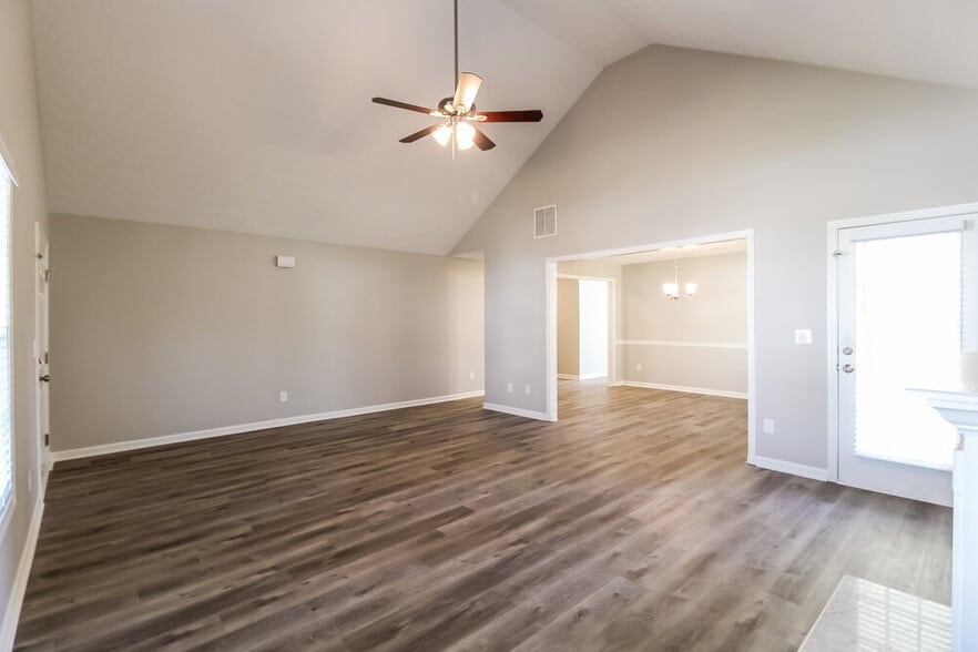 Building Photo - 75 Shadowbrooke Cir SW