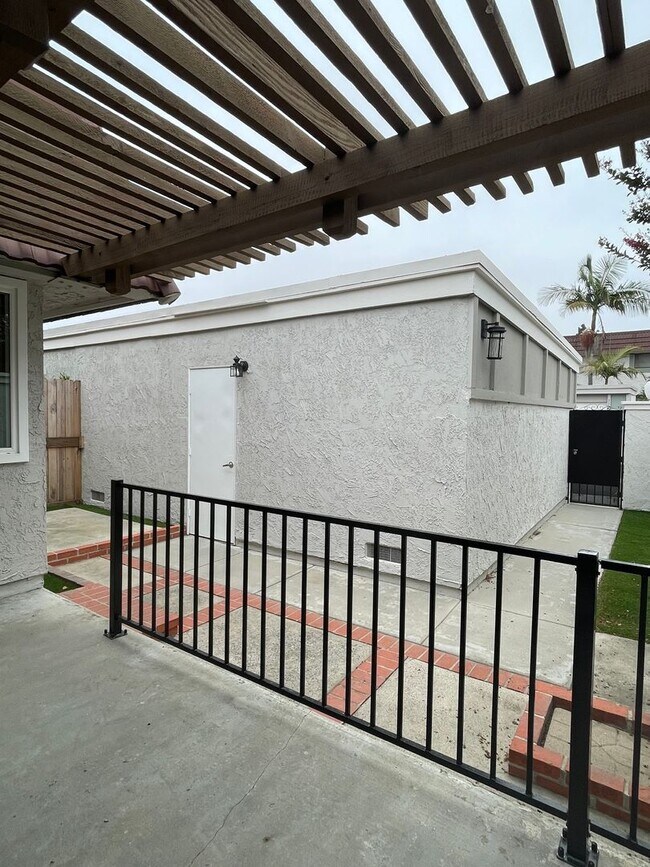 Building Photo - Beautiful Condo in Private Community