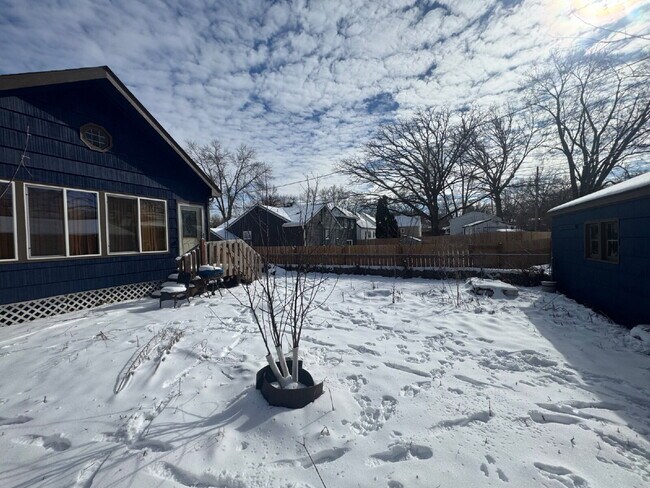 Building Photo - "Charming 3-Bed Haven with Hardwood Floors & Cozy Fireplace in St. Louis Park!"