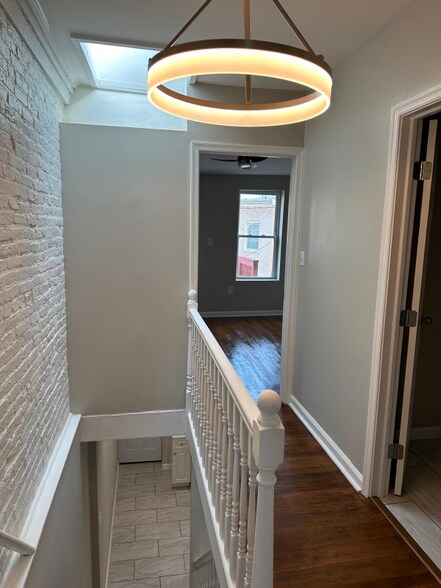 Building Photo - 1204W Cross St