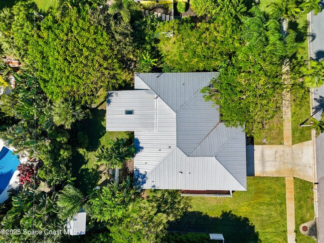 Building Photo - 2108 Rosewood Dr