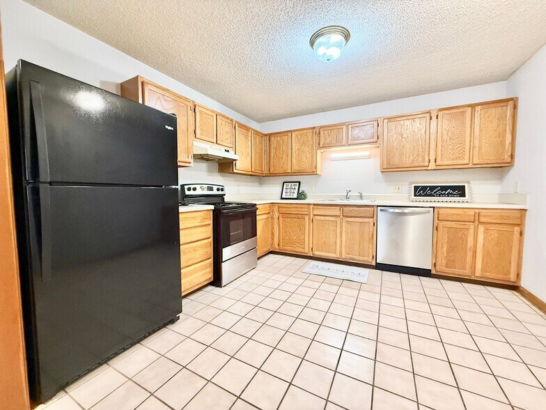 Building Photo - 105 Mountain View Dr