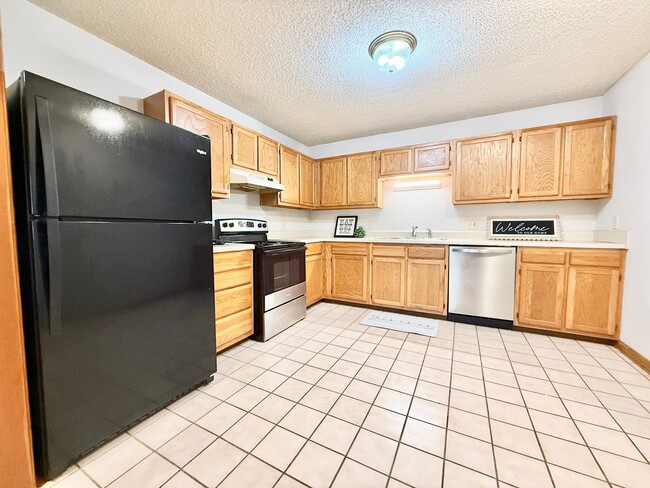 Building Photo - 103 Mountain View Dr