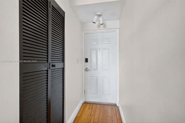 Building Photo - 471 NE 25th St