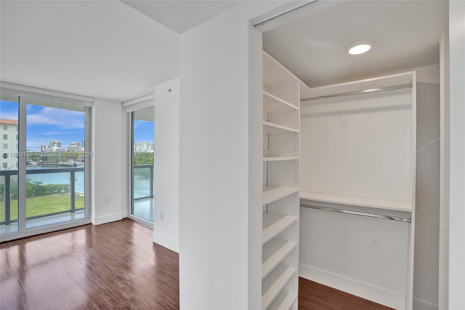 Building Photo - 9261 E Bay Harbor Dr