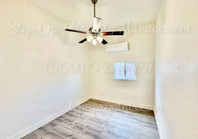 Building Photo - 18669 Pine St