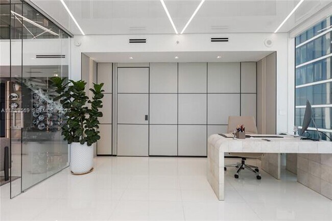 Building Photo - 1040 Biscayne Blvd