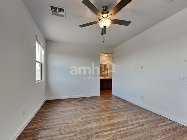 Building Photo - 4214 S 105th Dr