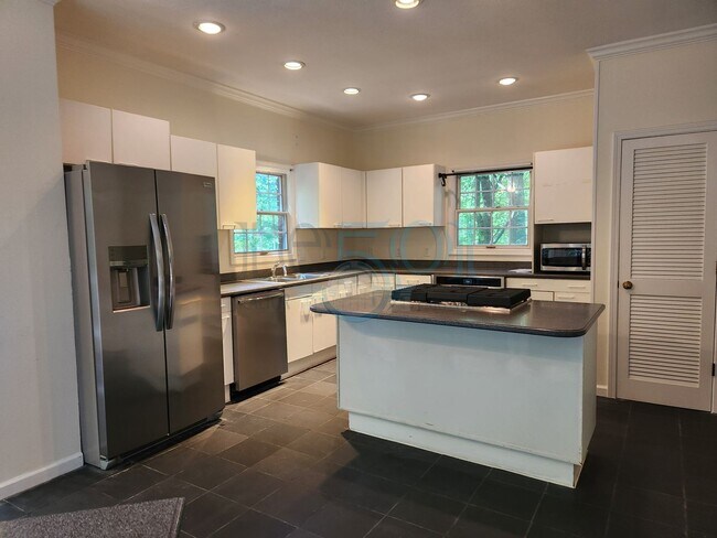 Building Photo - RARE exquisite home on acreage in the heart of West Little Rock!