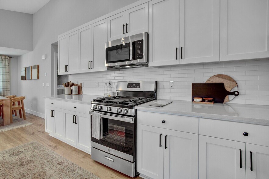 Building Photo - 16625 SW Botany Bay Ln