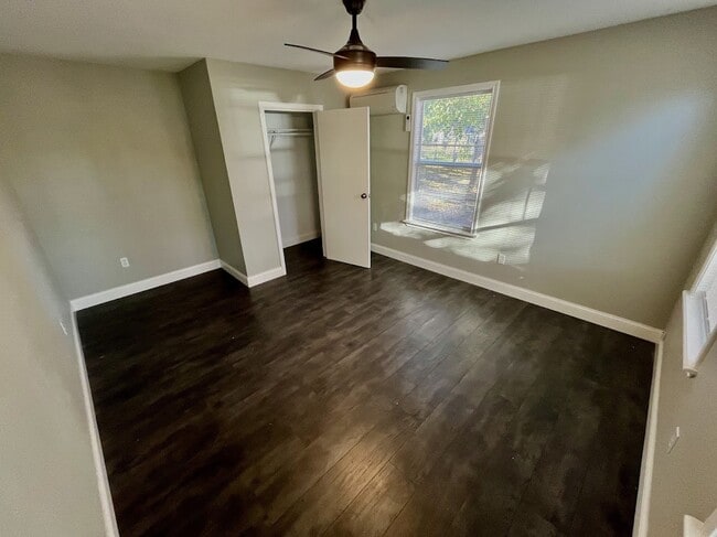 Building Photo - Beautifully Remodeled 3 Bedroom, 2 Bathroo...