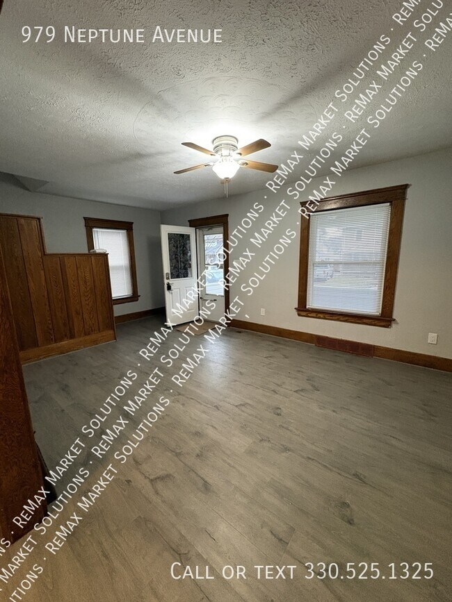 Building Photo - 979 Neptune Ave