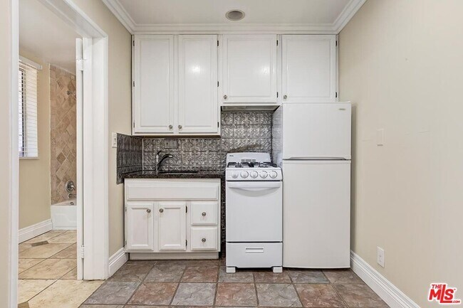 Building Photo - 1215 Edris Dr