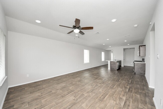 Building Photo - 16916 Rich Pines Dr