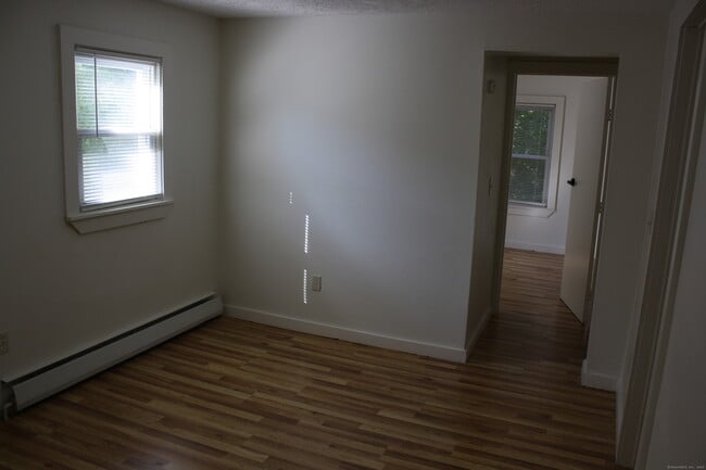 Building Photo - 387 Putnam Pike