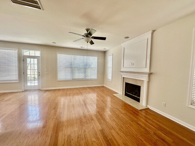 Building Photo - Spacious Four Bedroom Home in Westbury Park!