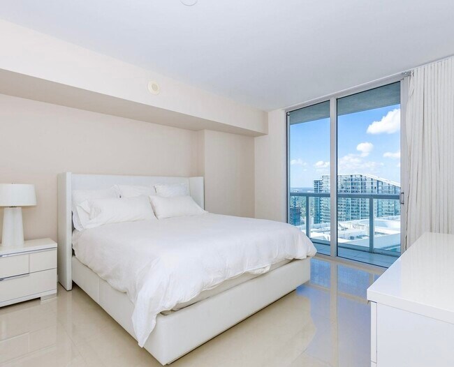 Building Photo - 485 Brickell Ave