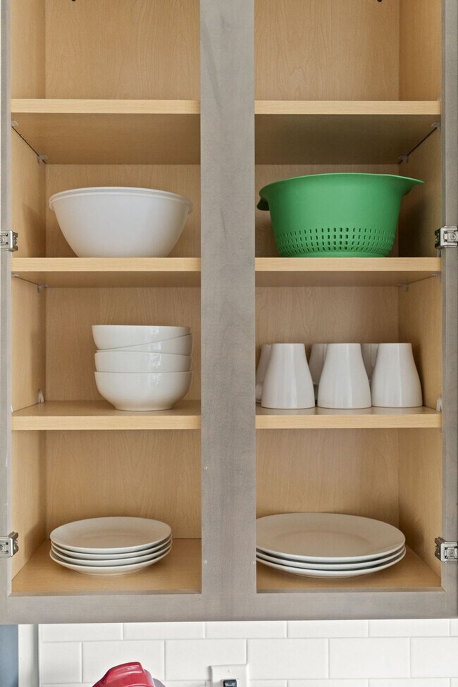 Building Photo - 501 N Perth St