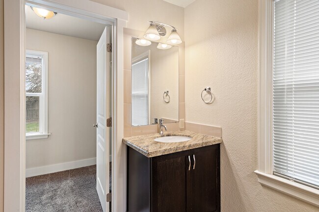 Building Photo - 1218 S Roosevelt St