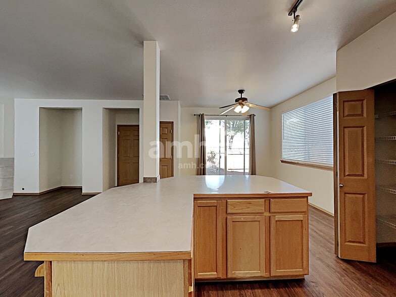 Building Photo - 2808 6th St SE