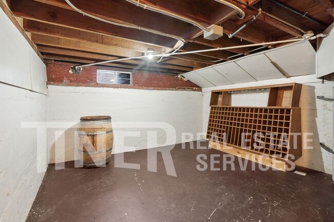 Building Photo - 801 46th St